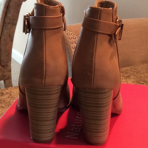 ✨ Booties! Laser Cut Tan Sz 8 Beautiful ✨ - Picture 5 of 6